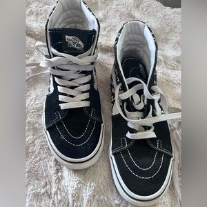 Tenis Vans para niña color negro talla 4.5 
Usados